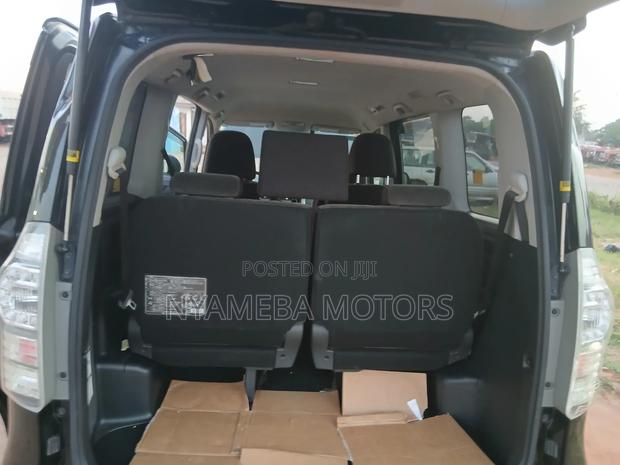 Toyota Voxy 2010 Black