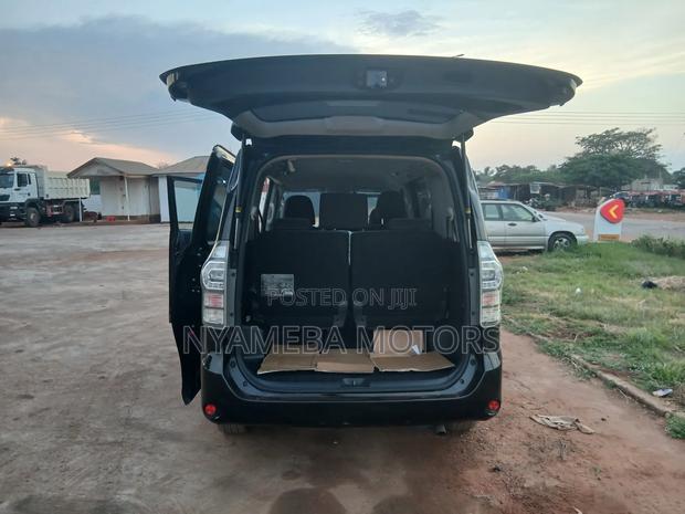 Toyota Voxy 2010 Black