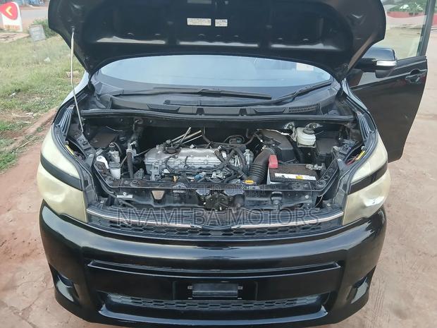 Toyota Voxy 2010 Black