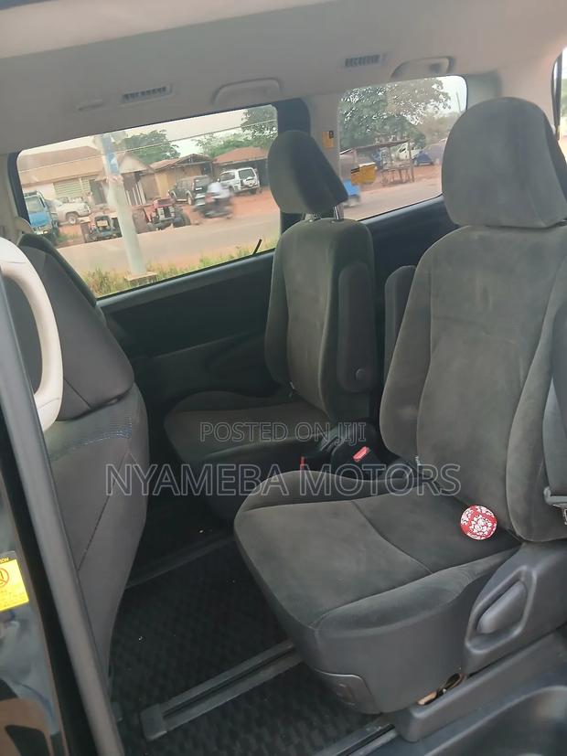 Toyota Voxy 2010 Black