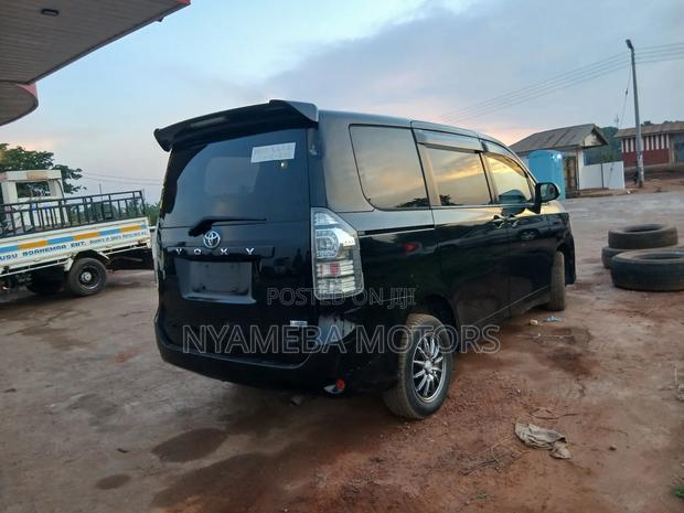 Toyota Voxy 2010 Black