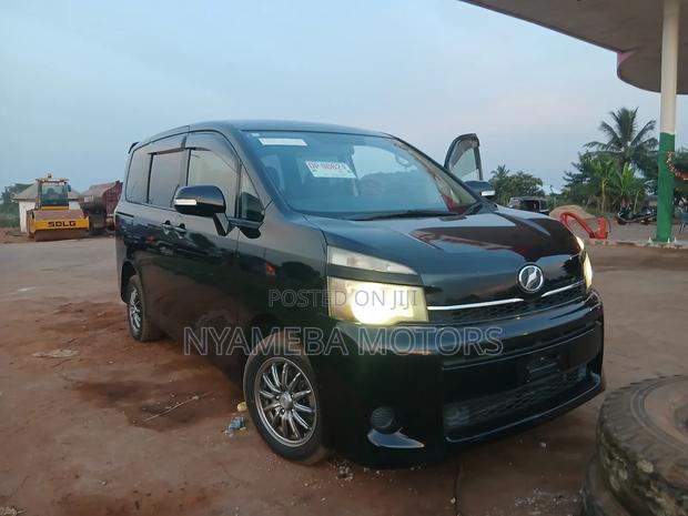 Toyota Voxy 2010 Black
