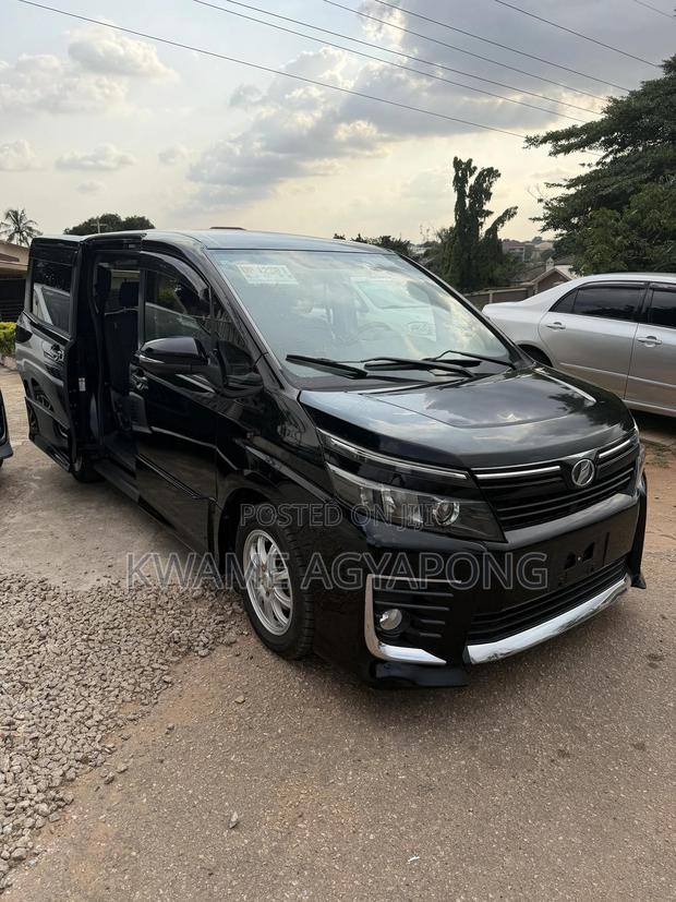 Toyota Voxy 2016 Black