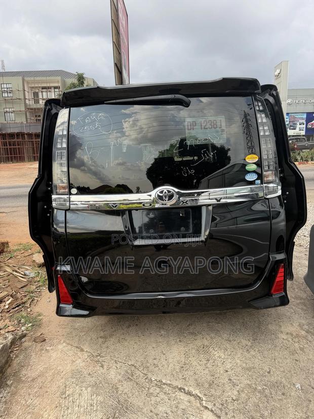 Toyota Voxy 2016 Black