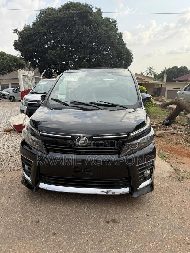 Toyota Voxy 2016 Black