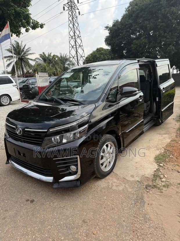 Toyota Voxy 2016 Black