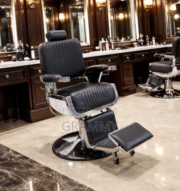 Classic Adjustable Hydraulic Barber Chair photo 2