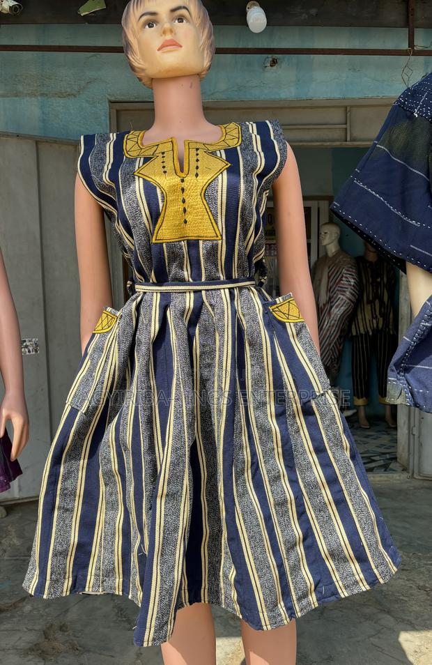 Blue and Brown Smock Dress · Photo 4