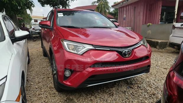Toyota RAV4 XLE FWD (2.5L 4cyl 6A) 2017 Red