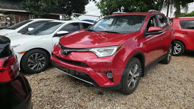 Toyota RAV4 XLE FWD (2.5L 4cyl 6A) 2017 Red photo 2