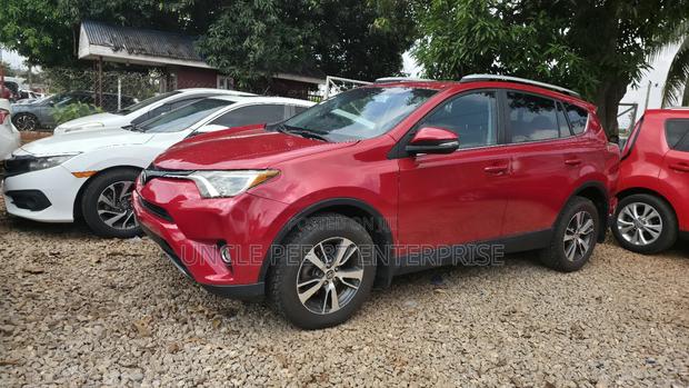 Toyota RAV4 XLE FWD (2.5L 4cyl 6A) 2017 Red photo 3