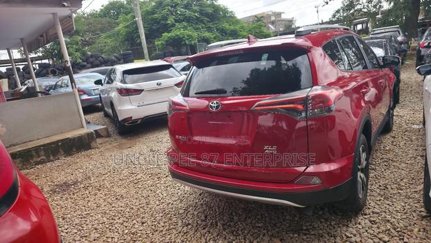 Toyota RAV4 XLE FWD (2.5L 4cyl 6A) 2017 Red photo 5