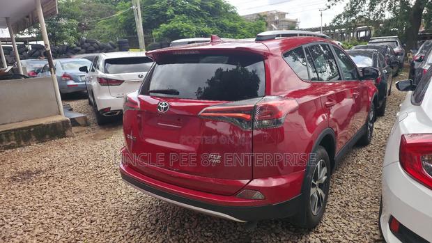 Toyota RAV4 XLE FWD (2.5L 4cyl 6A) 2017 Red photo 6