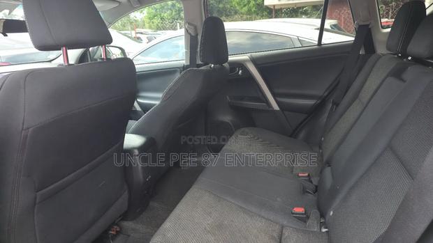Toyota RAV4 XLE FWD (2.5L 4cyl 6A) 2017 Red photo 7