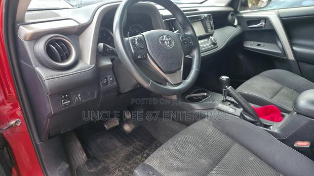 Toyota RAV4 XLE FWD (2.5L 4cyl 6A) 2017 Red photo 9