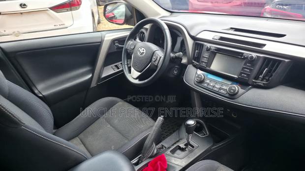 Toyota RAV4 XLE FWD (2.5L 4cyl 6A) 2017 Red photo 12