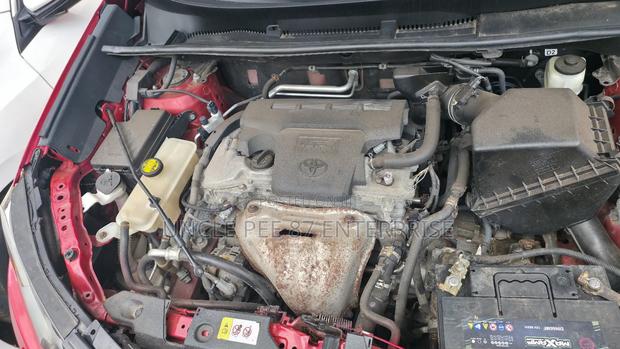 Toyota RAV4 XLE FWD (2.5L 4cyl 6A) 2017 Red photo 13