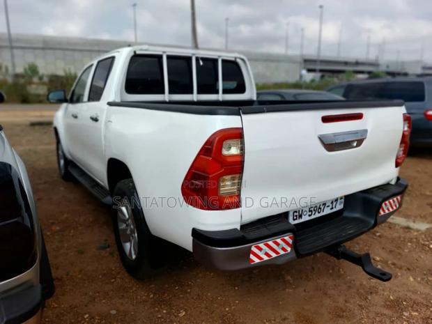Toyota Hilux 2017 White