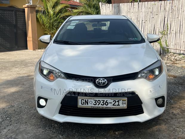 Toyota Corolla LE Eco 4dr Sedan (1.8L 4cyl CVT) 2015 White