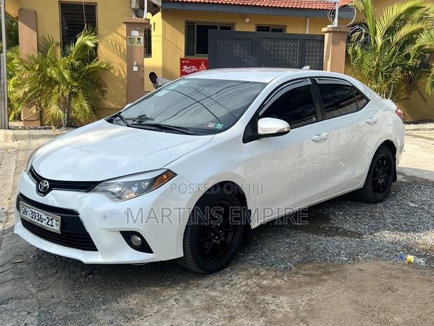 Toyota Corolla LE Eco 4dr Sedan (1.8L 4cyl CVT) 2015 White