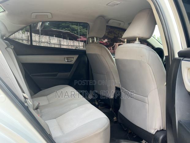 Toyota Corolla LE Eco 4dr Sedan (1.8L 4cyl CVT) 2015 White