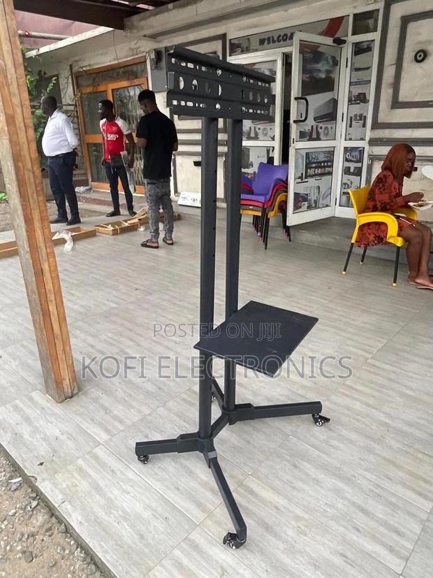 Versatile 32–65” Display Stand Flexible, Portable User-friendly · Photo 2