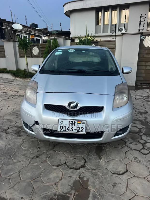 Toyota Vitz 1.3 AWD 5dr 2010 Silver