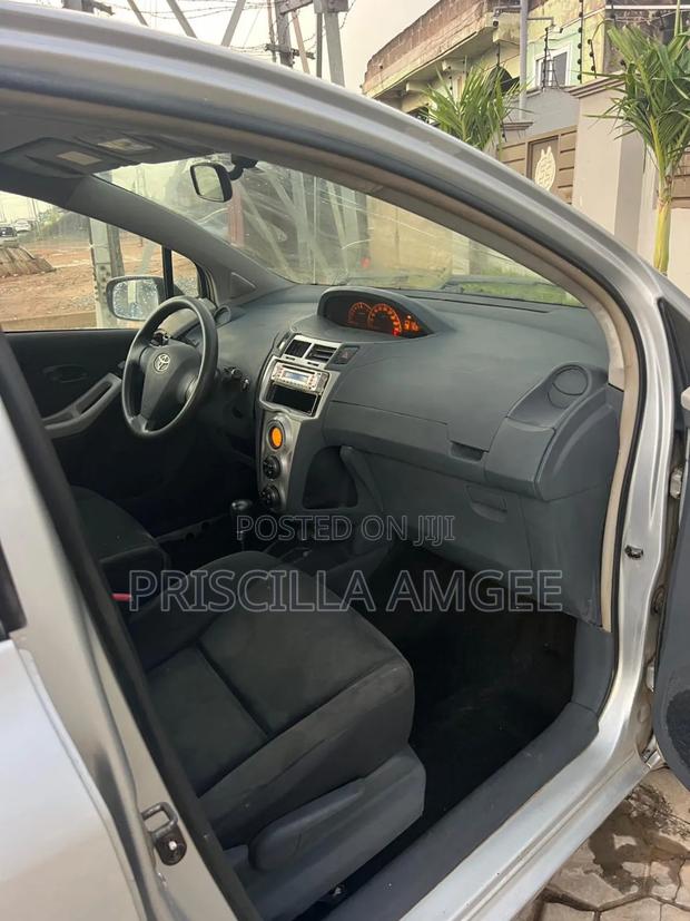 Toyota Vitz 1.3 AWD 5dr 2010 Silver