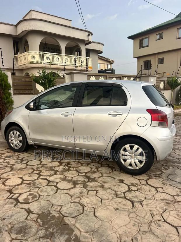 Toyota Vitz 1.3 AWD 5dr 2010 Silver