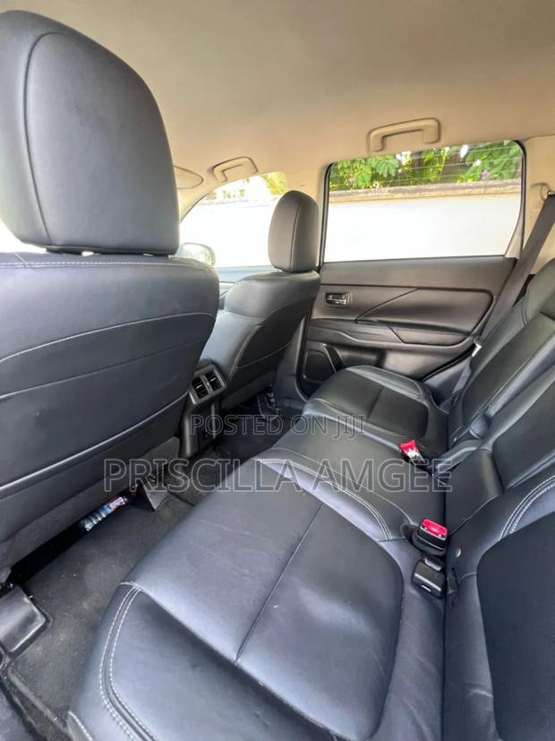 Toyota Vitz 1.3 AWD 5dr 2010 Silver