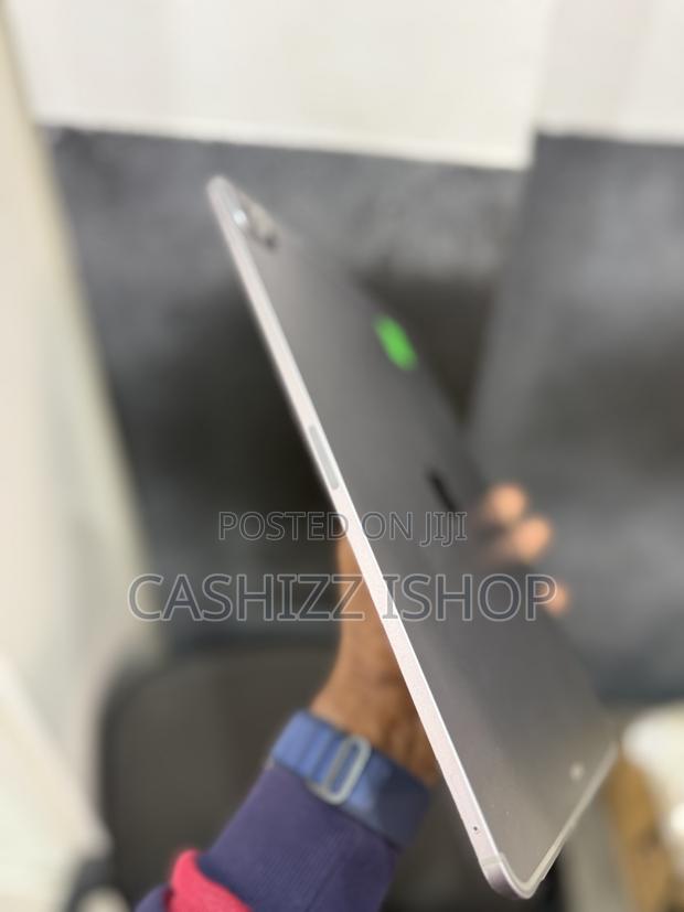 Apple iPad Pro 12.9 (2022) 1 TB Gray photo 4