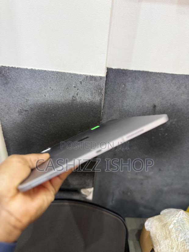 Apple iPad Pro 12.9 (2022) 1 TB Gray photo 6
