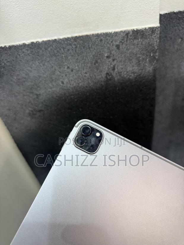 Apple iPad Pro 12.9 (2022) 1 TB Gray photo 3
