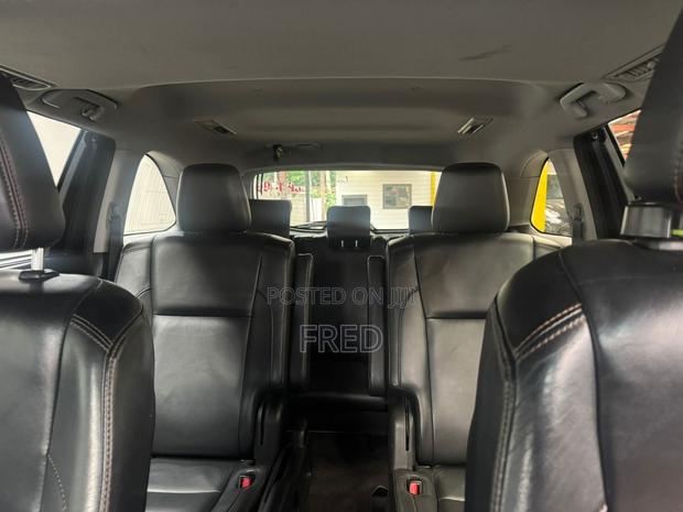 Toyota Highlander SE 4x4 V6 (3.5L 6cyl 8A) 2017 Gray