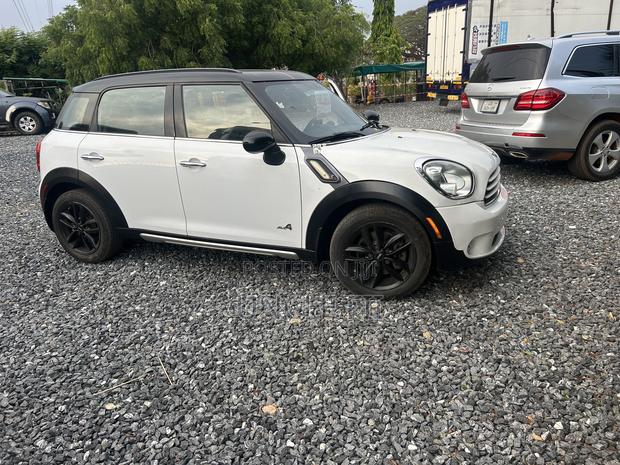 Mini Cooper 4dr Hatchback (1.5L 3cyl Turbo 6M) 2015 White
