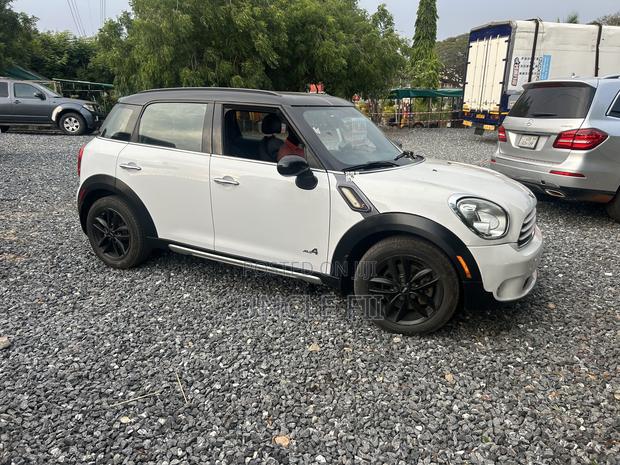 Mini Cooper 4dr Hatchback (1.5L 3cyl Turbo 6M) 2015 White