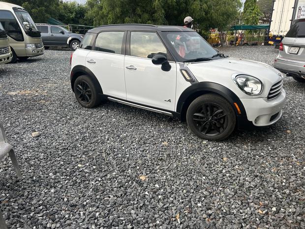 Mini Cooper 4dr Hatchback (1.5L 3cyl Turbo 6M) 2015 White