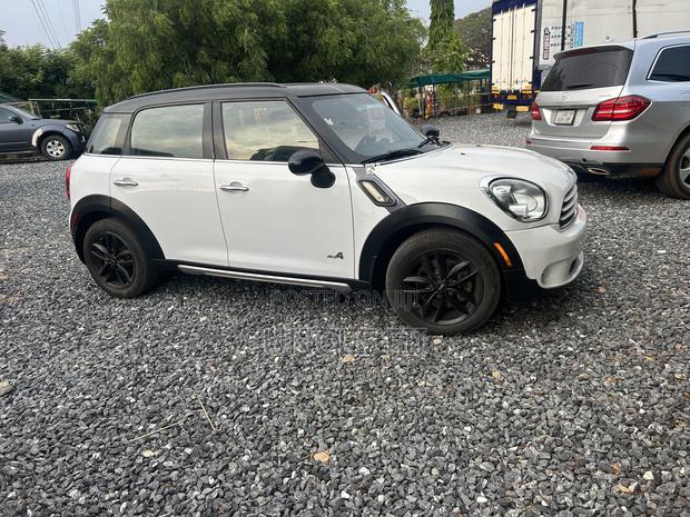 Mini Cooper 4dr Hatchback (1.5L 3cyl Turbo 6M) 2015 White