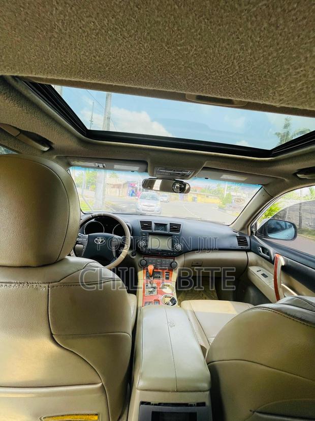 Toyota Highlander Limited 2010 White photo 6