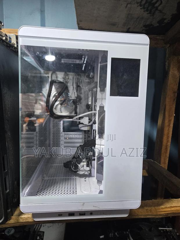 Gaming Case With 4 Argb Fans