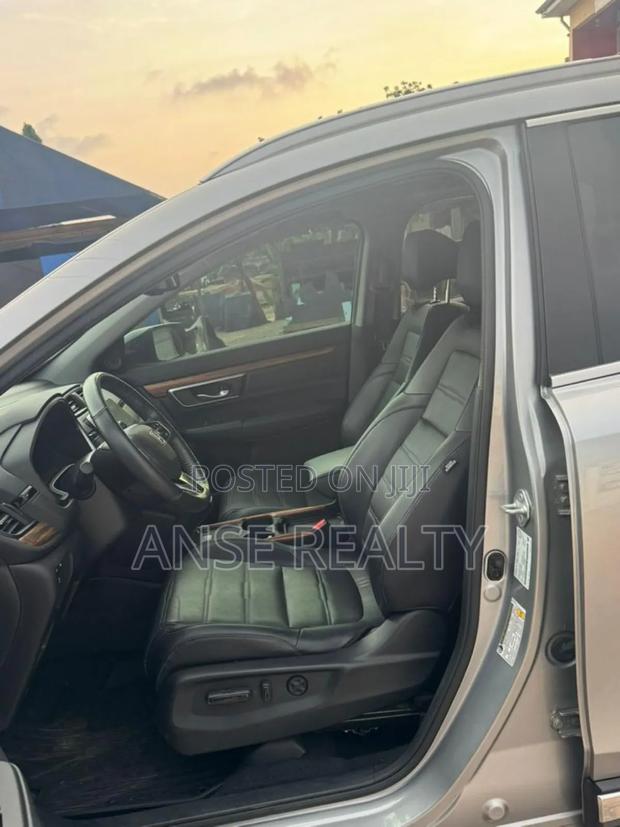 Honda CR-V Touring 2021 Silver photo 2