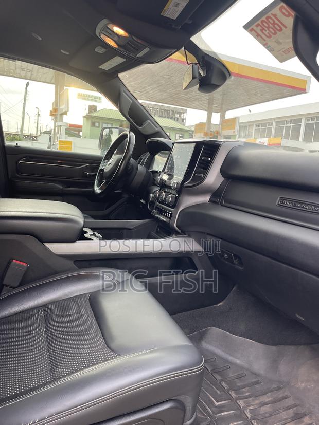 Dodge RAM 1500 5.7 Petrol AWD 2021 Red photo 5