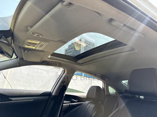 Honda Civic Touring 4dr Sedan (1.5L 4cyl) 2017 White