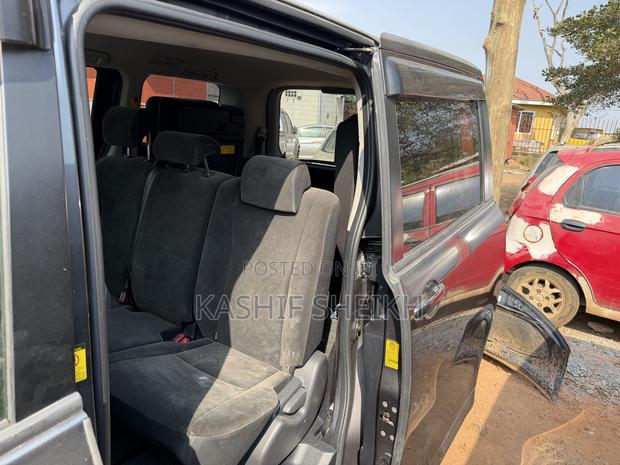 Toyota Noah 2.0 158hp FWD (8 Seater) 2011 Gray