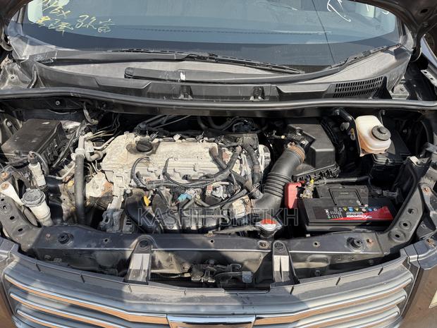 Toyota Noah 2.0 158hp FWD (8 Seater) 2011 Gray