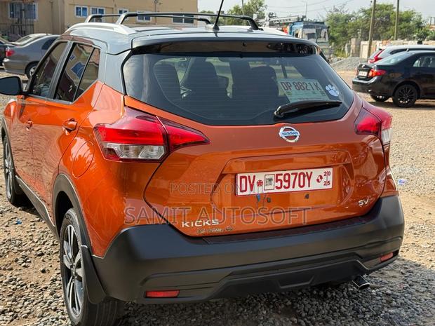 Nissan Kicks SV 2019 Orange