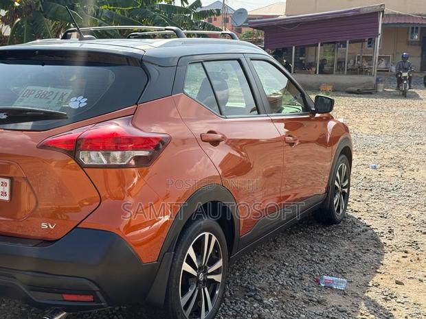 Nissan Kicks SV 2019 Orange