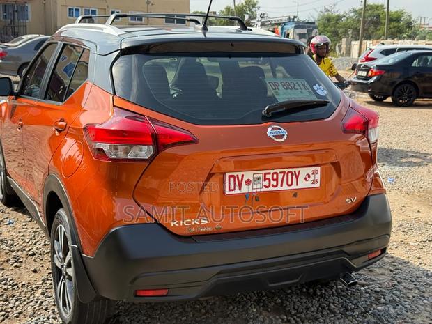 Nissan Kicks SV 2019 Orange