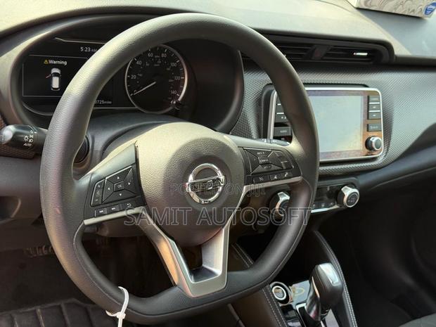 Nissan Kicks SV 2019 Orange
