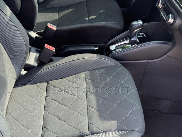 Nissan Kicks SV 2019 Orange